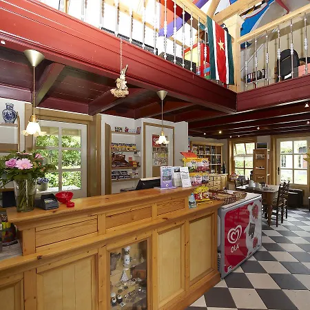 בקתה Recreatiepark Wiringherlant 5 *
