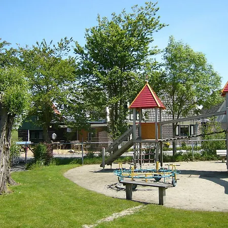 Recreatiepark Wiringherlant 5 בקתה *